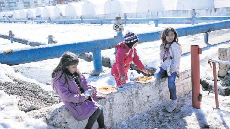 Çocuk her yerde umudu yeşertiyor