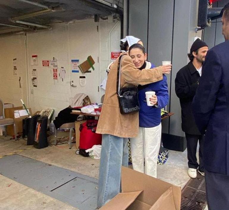 Bella Hadid depremzedeler için Türkevine yardım kutuları getirdi
