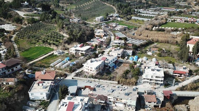 300 haneli Çınarlı’da hasarsız bina yok Köylüler çadır istiyor