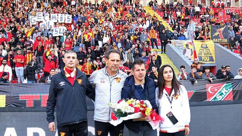 İzmirde anlamlı maç Emre Belözoğluna sevgi gösterisi