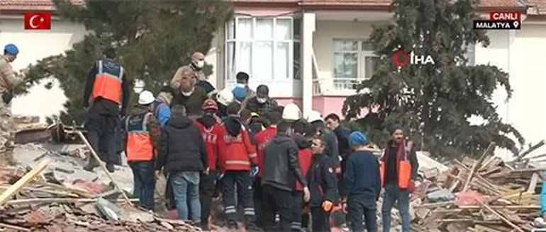 Son dakika... Malatyada 5.6 büyüklüğünde yeni deprem Yıkılan binalar var