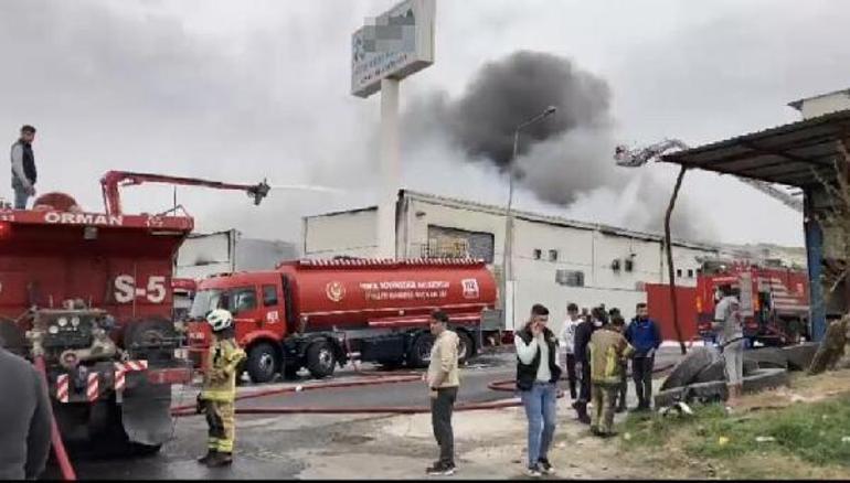İzmir’de geri dönüşüm tesisi yangını