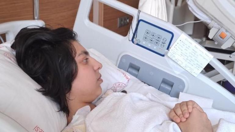 Enkazdan kurtulup hastanede tedavi gören Elif Nazın Başa Çıkma Kartı