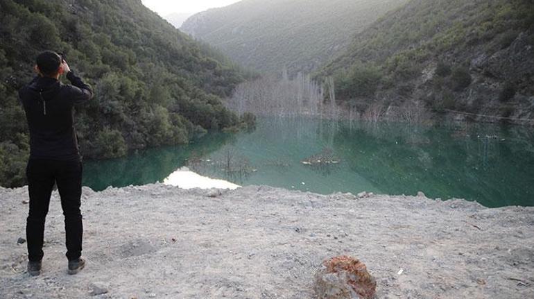 Depremde 2 dakikada birleşen dağları 23 günde ayıramadılar