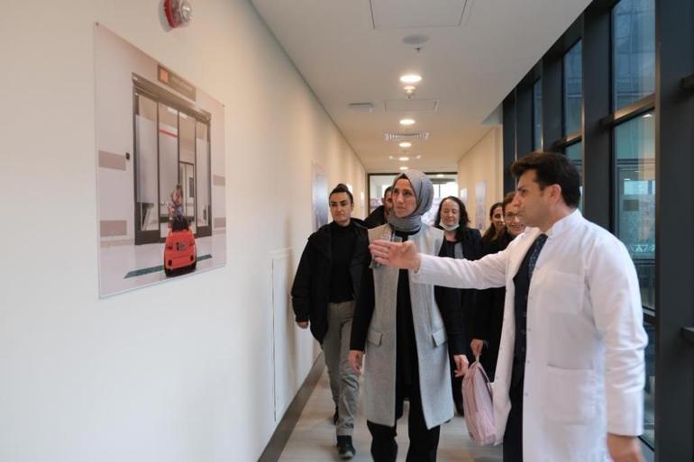 Sümeyye Erdoğan Bayraktar, depremzedeleri hastanede ziyaret etti