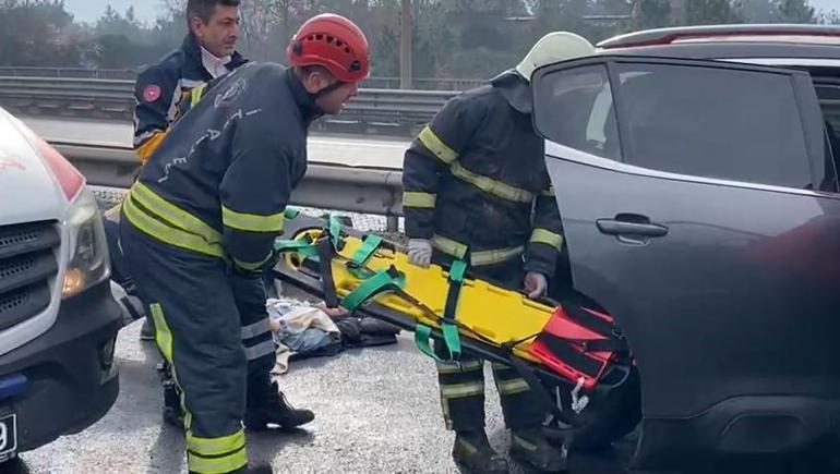 TEMde 23 araç birbirine girdi İstanbul yönü kapandı
