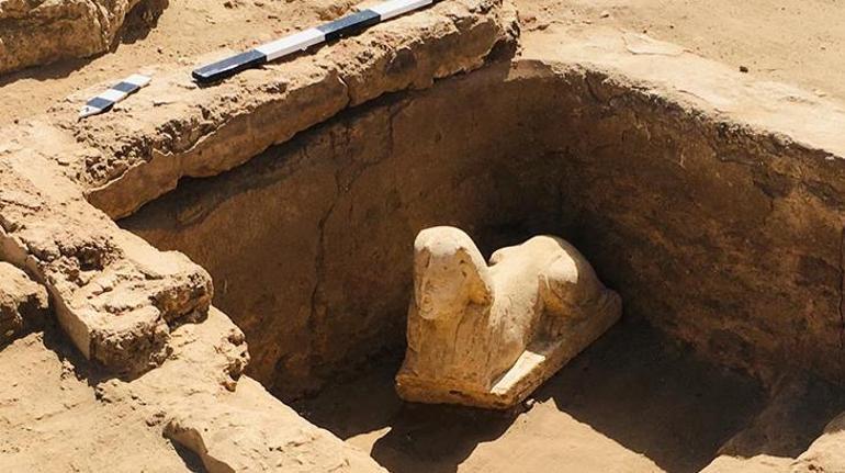 Mısırdaki arkeologlar Sfenks benzeri heykel buldu
