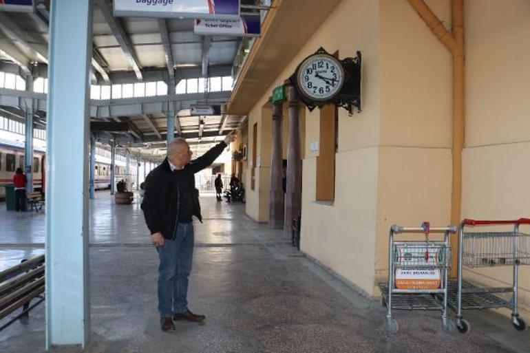 Garda 04.17de duran tarihi saat, depremin unutulmaması için çalıştırılmadı