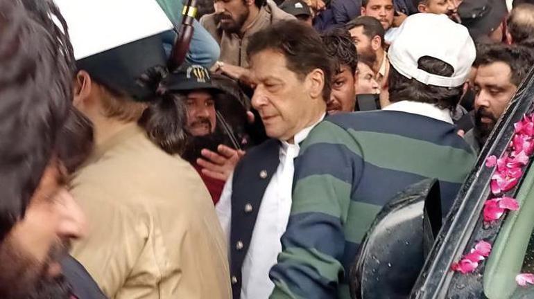 Önce eski Başbakan şimdi İçişleri Bakanı Pakistanda tutuklama kararı
