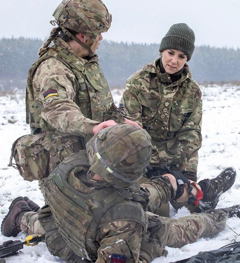 Galler Prensesi Kate Middleton askeri tatbikata katıldı
