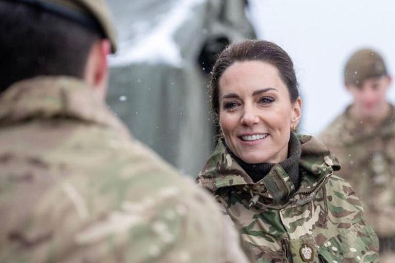 Galler Prensesi Kate Middleton askeri tatbikata katıldı