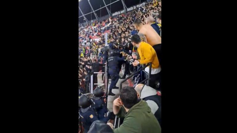 İspanyada büyük skandal Polisler, Fenerbahçe taraftarına joplarla saldırdı