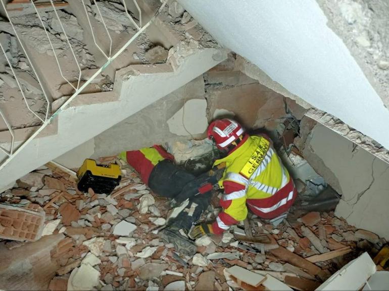 Depremde 56 kişiyi sağ çıkaran ekip Zeynepi unutamıyor: Çok güçlü bir kadındı
