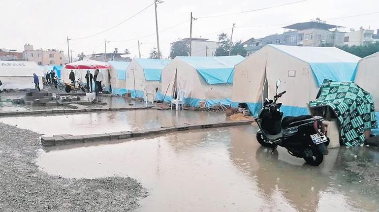 Deprem bölgesindeki yağışların artmasıyla yeni tehlike: Heyelan