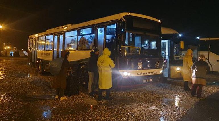 Diyarbakırda sağanak yağış sebebiyle çadır kent tahliye edildi