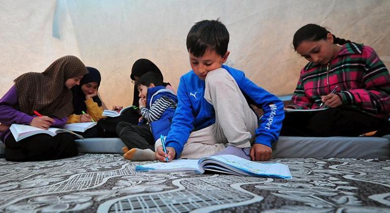 Depreme yakalanıp çadırda kalan küçük Mehmet: Kitap istiyorum