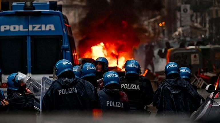İtalyada taraftarlar polis arabasını kundakladı Başkan sert çıktı: İngiliz kuralları uygulansın