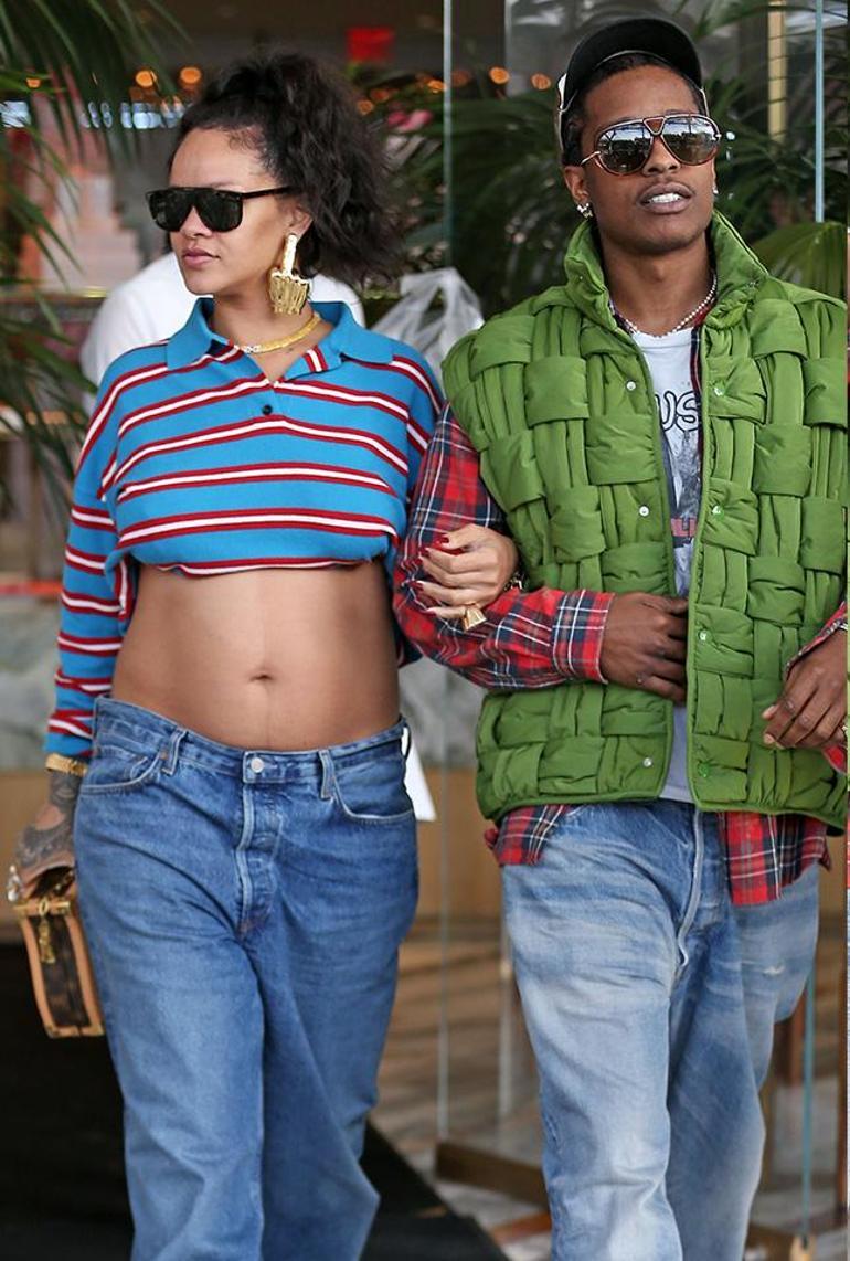 Hamile Rihanna belirginleşen karnıyla görüntülendi Sevgilisinin kolunu bırakmadı