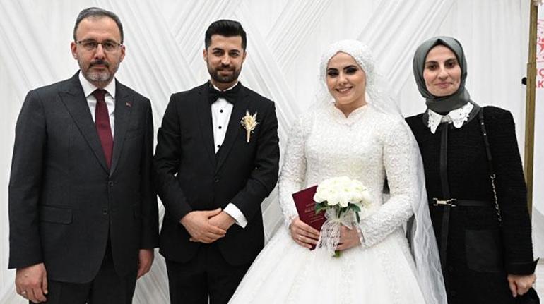 Bakan Kasapoğlu yurtta kalan depremzede çiftin nikah şahidi oldu