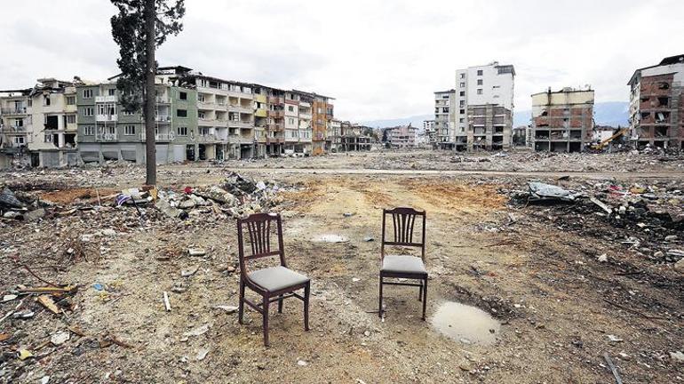 Hatay’ın enkazları sırayla kaldırılıyor