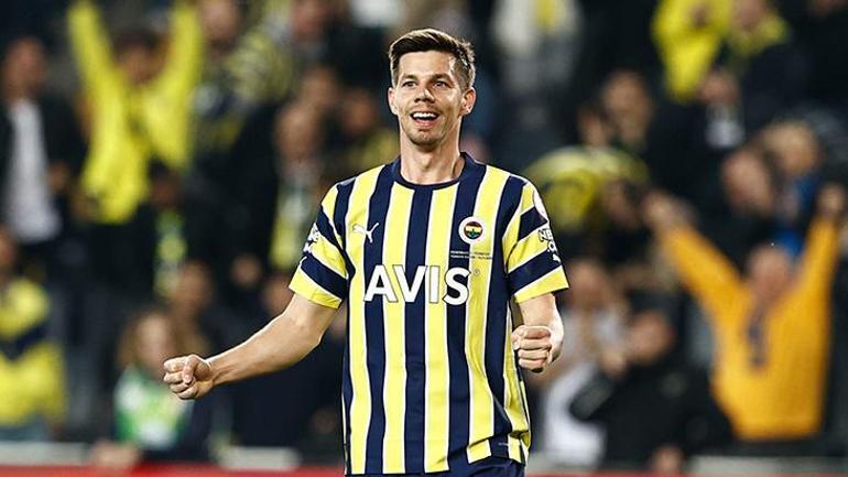 Fenerbahçede Altay Bayındırın ardından iç transferde bir imza daha Anlaşma sağlandı