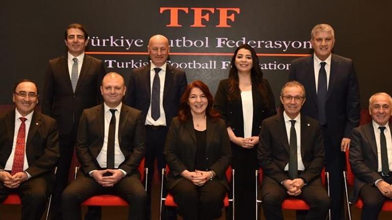 Dursun Özbekten Fenerbahçe ve Lale Ortaya tepki: Biz sizinle bu kadar düşük seviyede rekabet etmek istemiyoruz