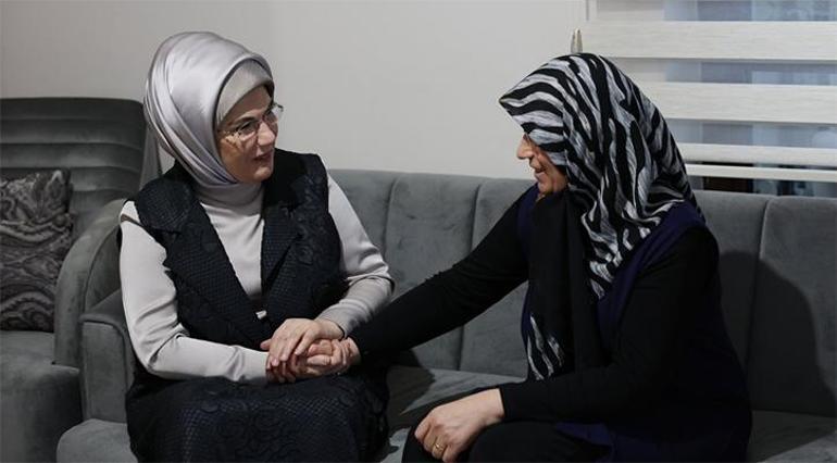 Emine Erdoğan depremzede aile ile iftar yaptı Mete Gazoz sürprizi