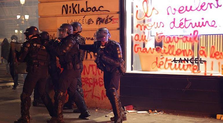 Fransada sular durulmuyor Protestocular polisle çatıştı: 58 gözaltı