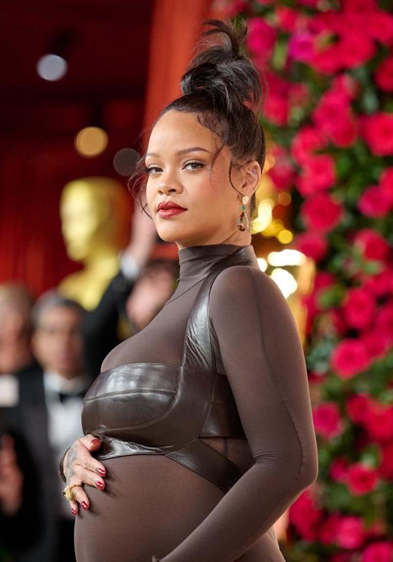 Takıntılı hayranı Rihannanın evine girmeye çalıştı Evlilik teklif etmek istemiş
