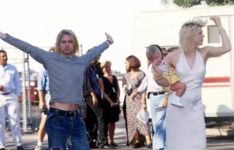 Ödüllü yazar Courtney Lovea meydan okudu Kurt Cobain intihar etmedi, öldürüldü