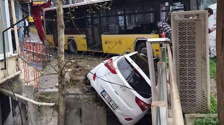 İstanbulda otobüs dehşeti Önüne geleni sürükledi, durağa daldı