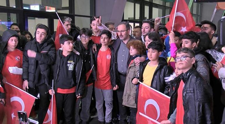Bakan Kasapoğlu Bursa’da depremzedelerle iftar yaptı