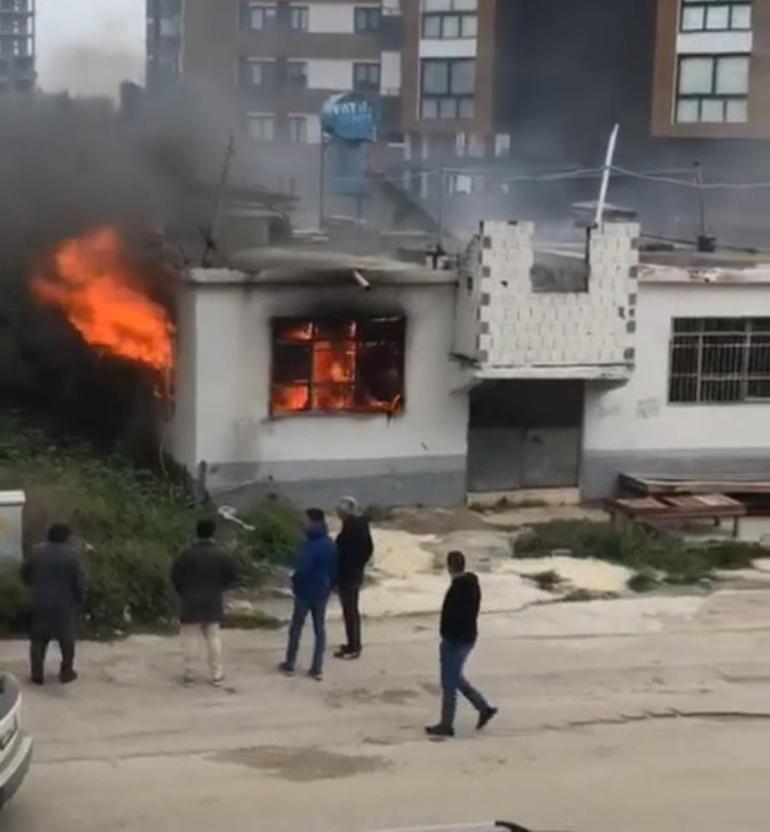 Yer: Adana Pencereden yakıcı madde attılar, ev kül oldu