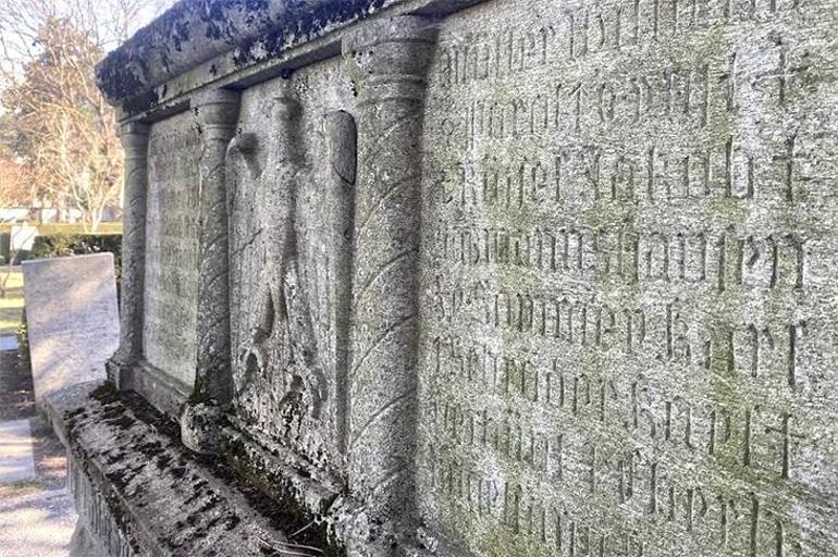 İsviçrede bir mezarlıktaki 13 tonluk taşın, Nazi anıtı olduğu ortaya çıktı