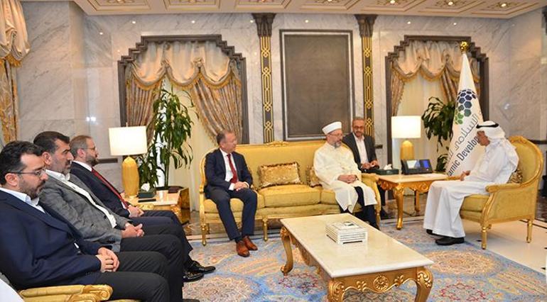 Diyanet İşleri Başkanı Erbaş, Cidde’de İslam Kalkınma Bankası Başkanı Al Jasser ile görüştü