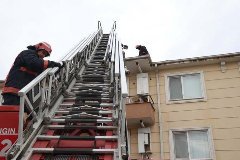 Alevlerin arasında kalan itfaiye eri hayatını kaybetti