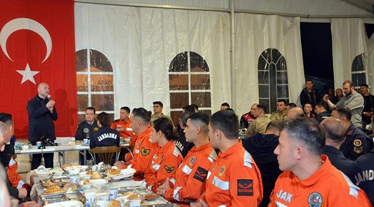 Bakan Soylu kolluk kuvvetleriyle iftar yaptı