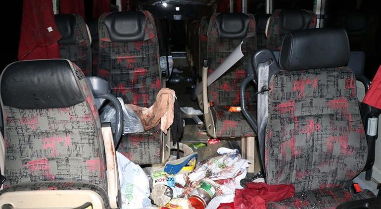 Deprem bölgesinden dönen belediye otobüsü devrildi: Ölü ve yaralılar var