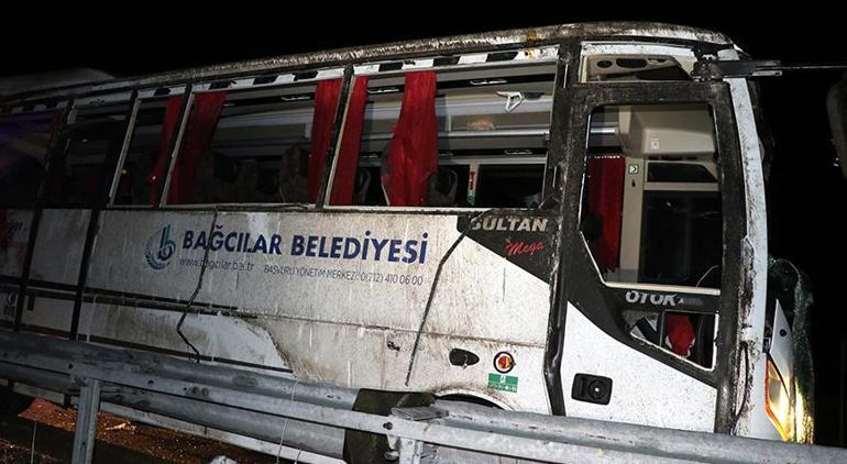 Deprem bölgesinden dönen belediye otobüsü devrildi: Ölü ve yaralılar var