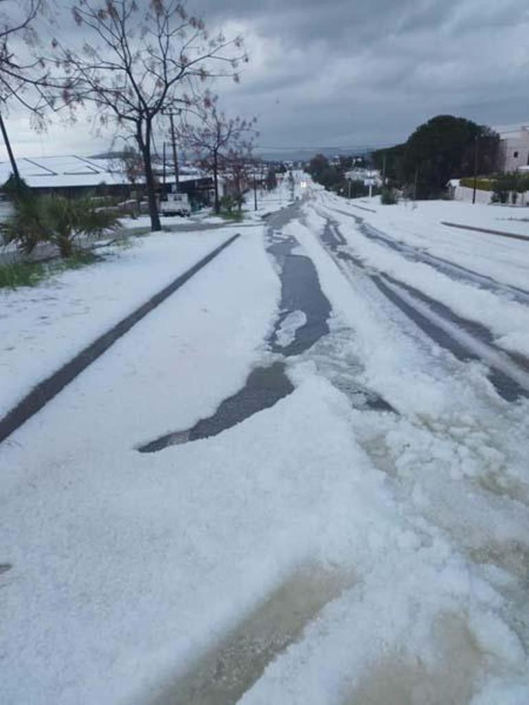 İzmirde şaşkına çeviren manzara Bembayaz bir sabaha uyandılar