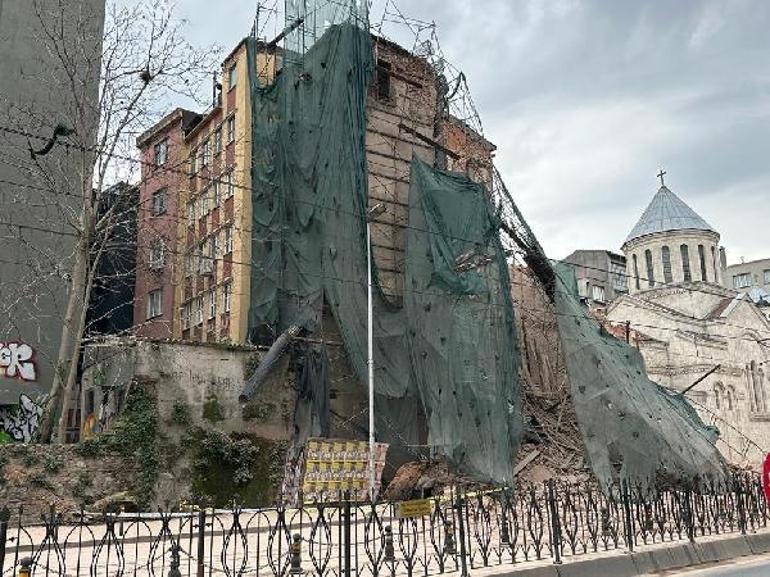 Son dakika Beyoğlunda 5 katlı metruk bina çöktü