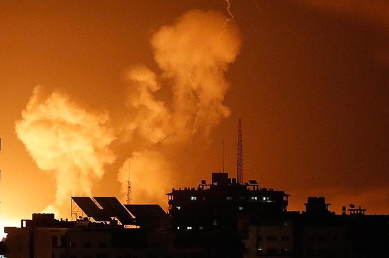 İsrail jetleri gün ağarırken vurdu, Orta Doğu alev aldı