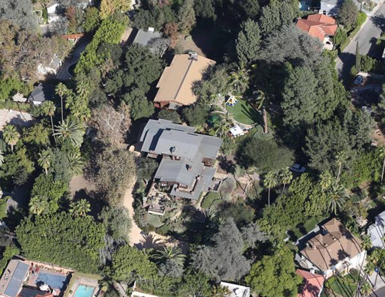 Brad Pitt, 105 yaşındaki komşunun eski evinde kira ödemeden yaşamasına izin verdi