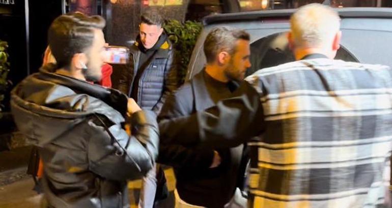 Galatasarayın yıldızları gecelerde Korumalardan gazetecilere müdahale
