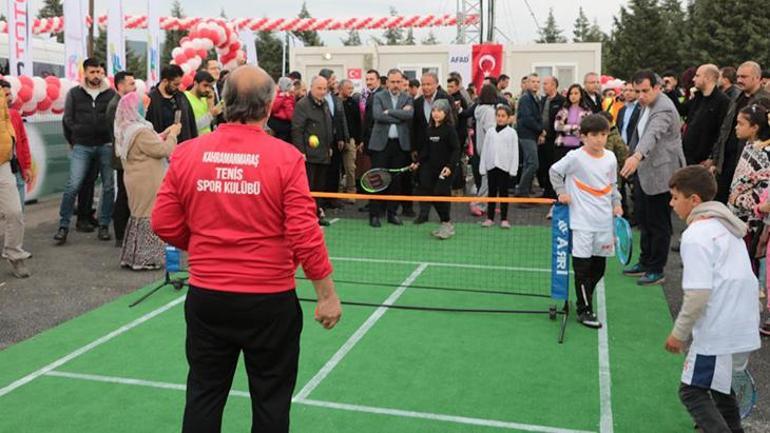 Gençlik ve Spor Bakanı Mehmet Muharrem Kasapoğlu, Kahramanmaraşta portatif tenis kortu açtı
