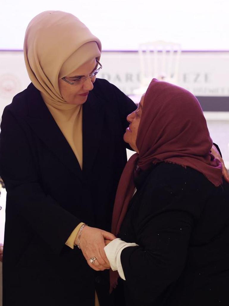 Emine Erdoğan, Darülaceze sakinleriyle iftarda buluştu