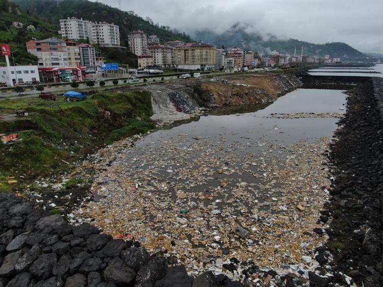 Yer: Trabzon Karadeniz kıyısında tepki çeken manzara