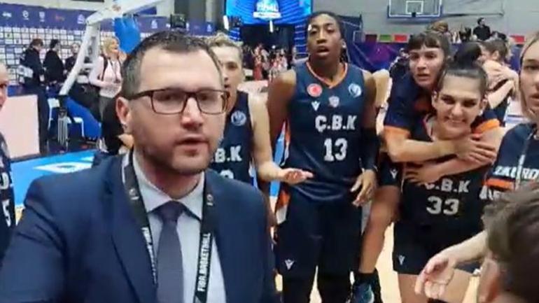 Çekyada skandal: Türk bayraklı sevince izin vermediler FIBAdan açıklama
