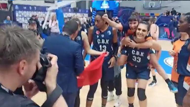 Çekyada skandal: Türk bayraklı sevince izin vermediler FIBAdan açıklama
