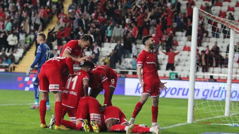 Antalyasporda Bertuğ Yıldırım fırtınası Oyuna girdi, golünü attı